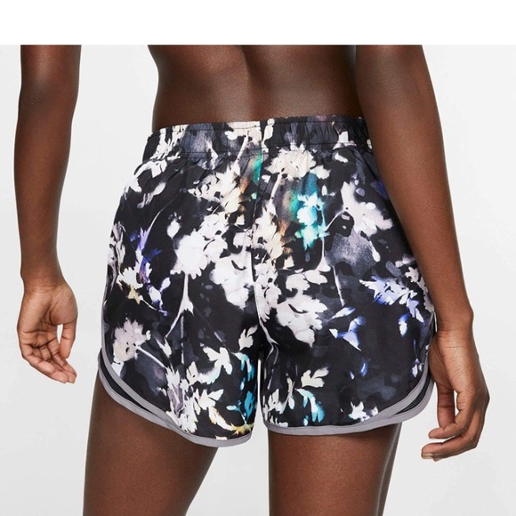 Nike floral shorts - Picture 3 of 17